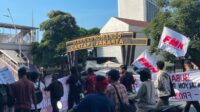 Aksi Aliansi Perisai Geruduk Markas Tni