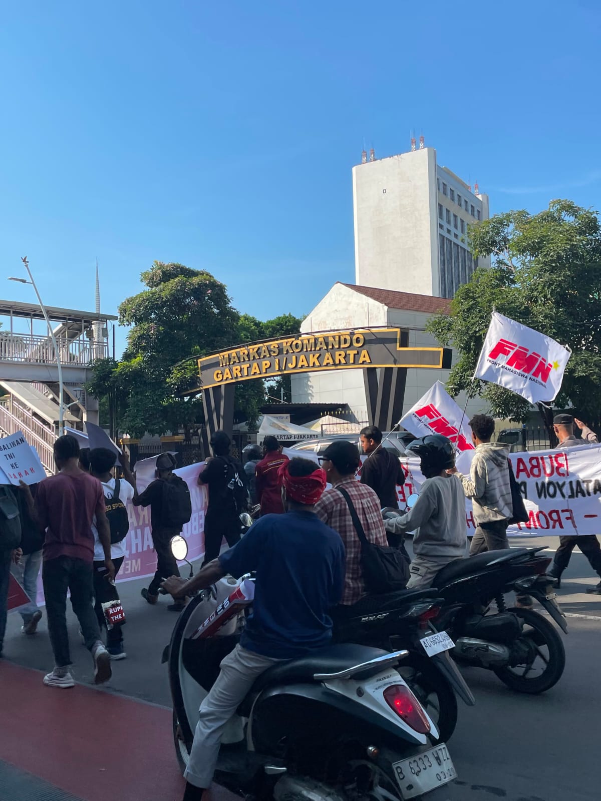 Aksi Aliansi Perisai Geruduk Markas Tni
